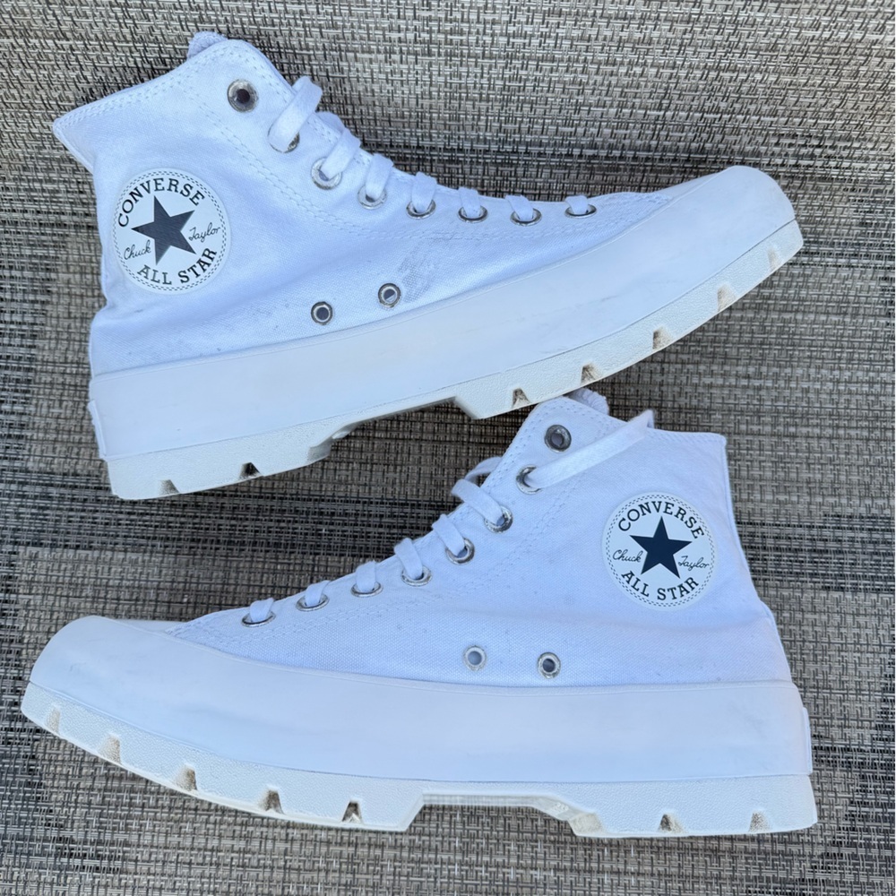 Converse Women's Chuck Taylor All-Star White Lugged 2.0 Boot Size US 10W